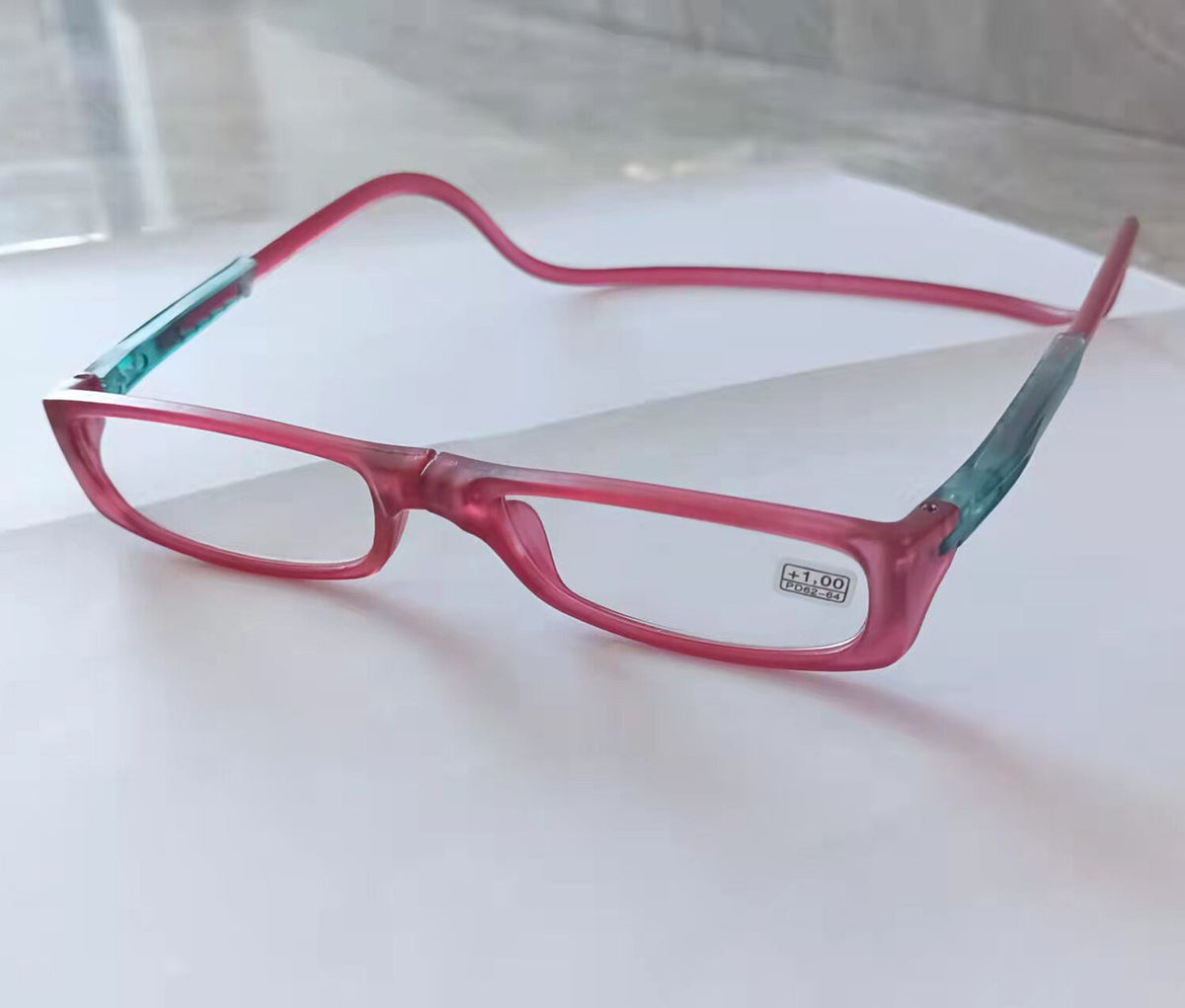 Folding Magnetic Reading Glasses for Easy Access and Storage – Hot Pink / +100