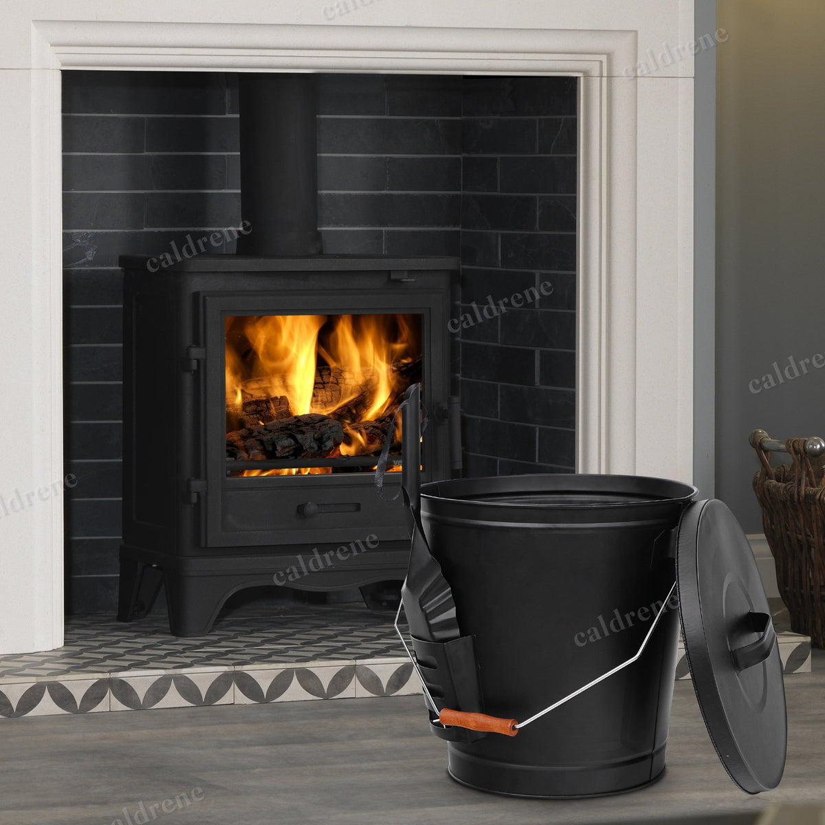 Vintage Ash Bucket with Lid and Shovel – view 2